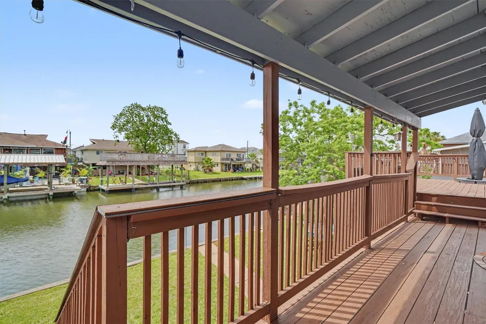 370 Ling Street Bayou Vista, TX 77563