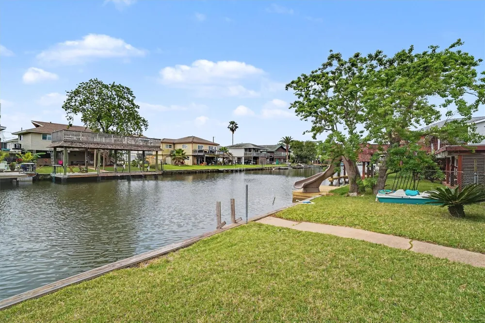 370 Ling Street Bayou Vista, TX 77563