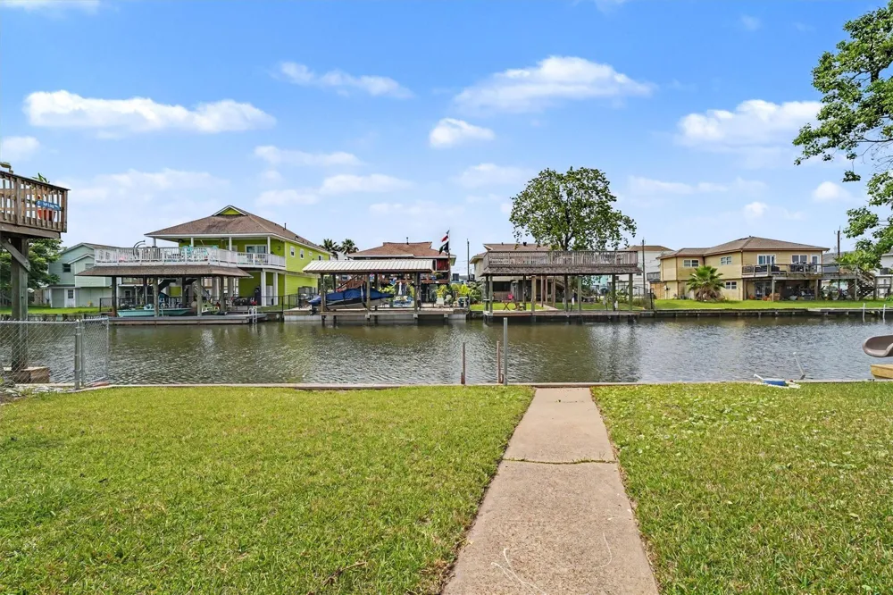 370 Ling Street Bayou Vista, TX 77563