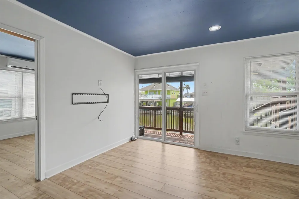 370 Ling Street Bayou Vista, TX 77563