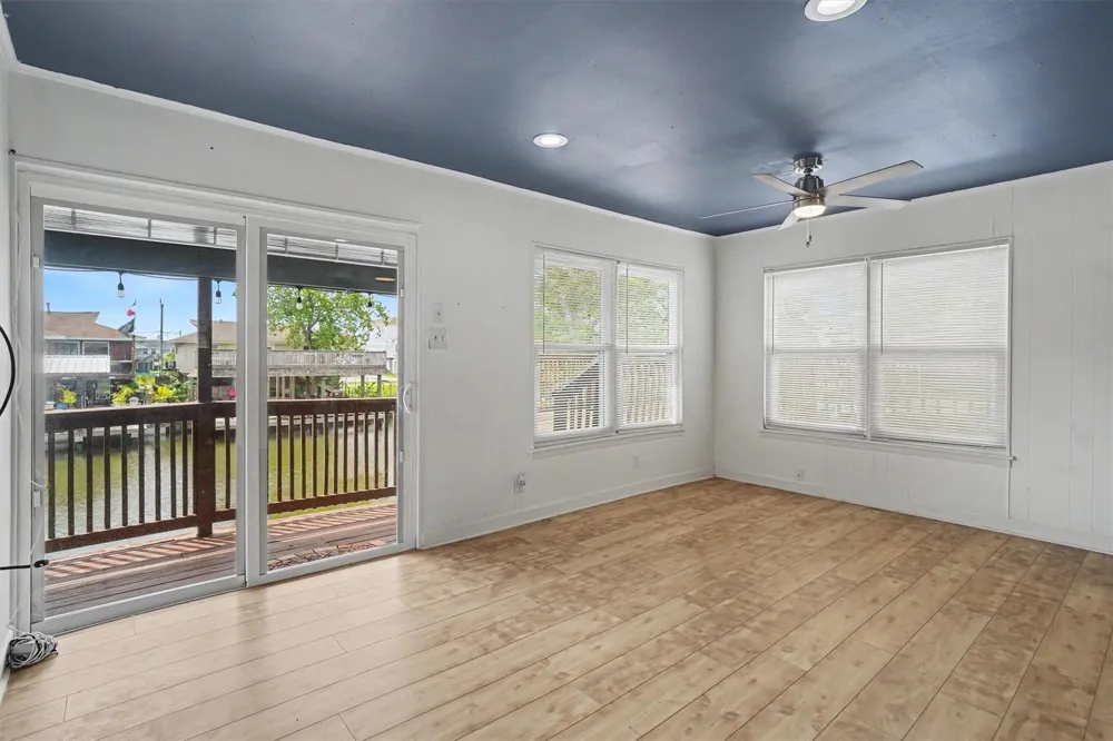 370 Ling Street Bayou Vista, TX 77563