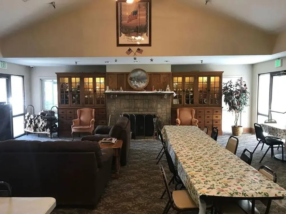 319 E 12th St Anderson, IN 46016