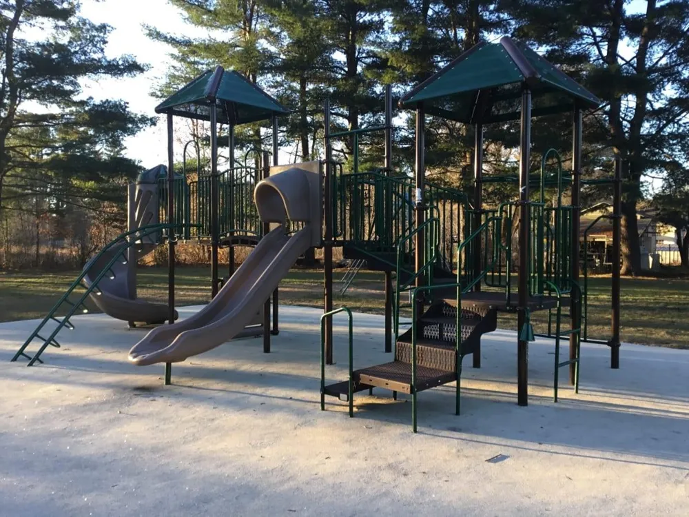 419 E River St Orange, MA 01364
