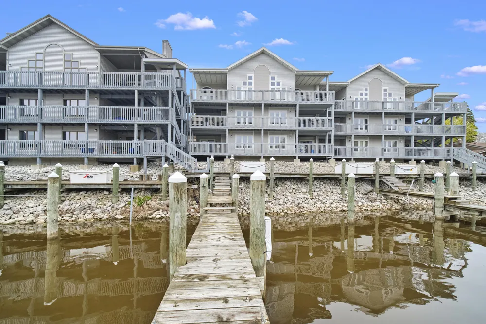 315 5th Avenue #17 Manistee, MI 49660
