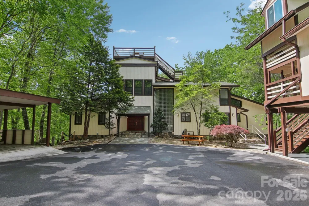 295 Dills Road Bryson City, NC 28713