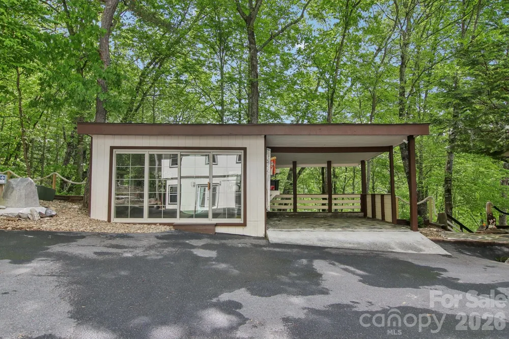 295 Dills Road Bryson City, NC 28713