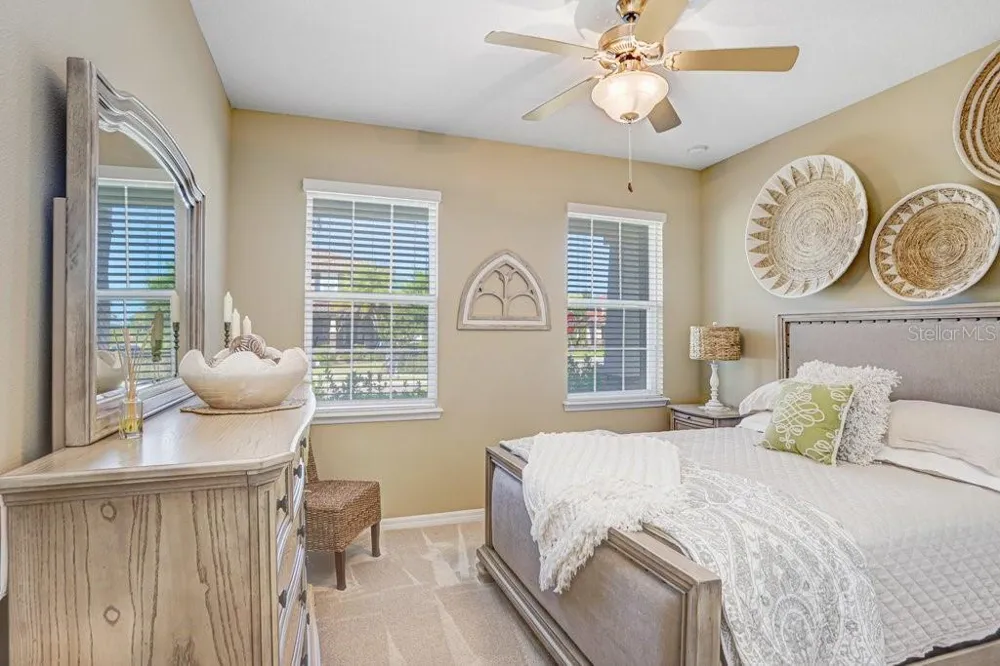 2807 ORIOLE DRIVE Sarasota, FL 34243