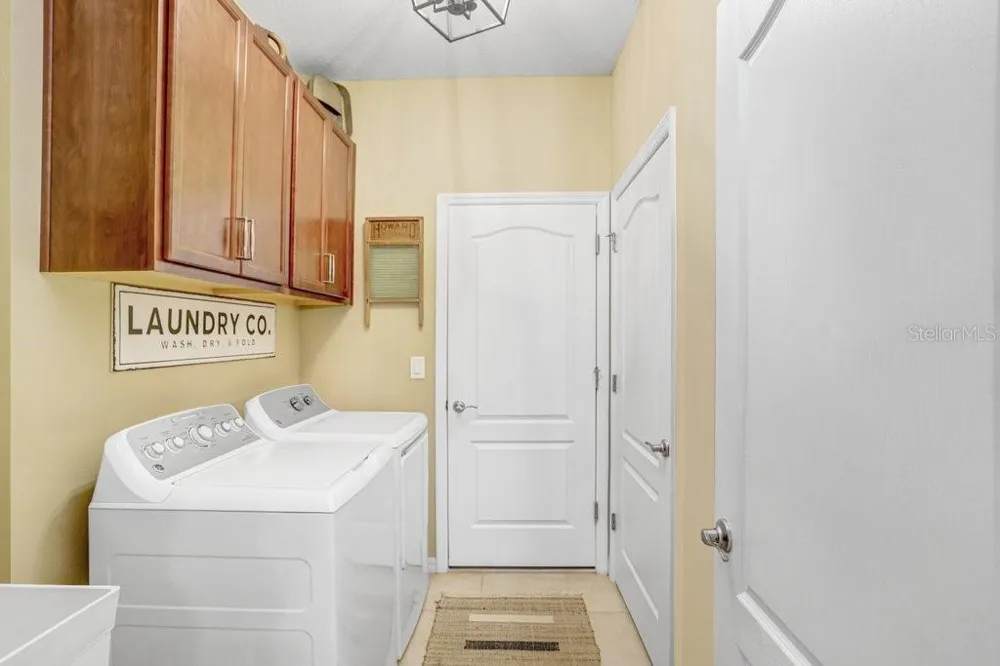 2807 ORIOLE DRIVE Sarasota, FL 34243