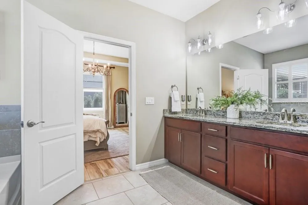 2807 ORIOLE DRIVE Sarasota, FL 34243