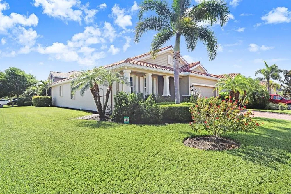 2807 ORIOLE DRIVE Sarasota, FL 34243