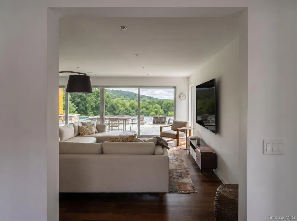 33 Ford Road Chatham, NY 12136