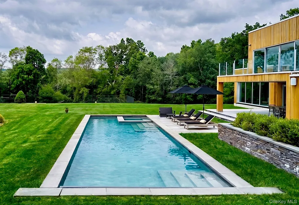 33 Ford Road Chatham, NY 12136