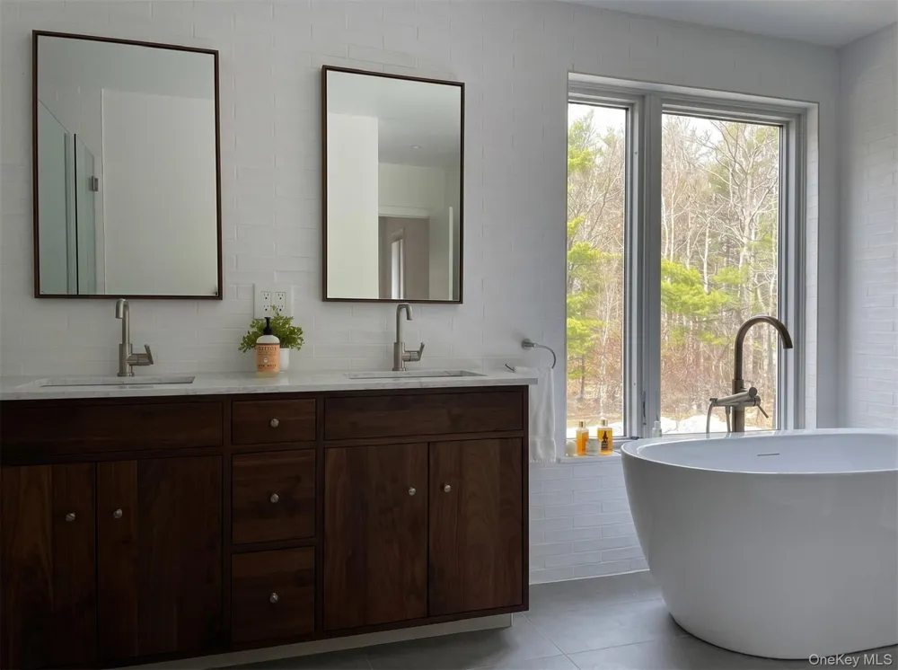 33 Ford Road Chatham, NY 12136
