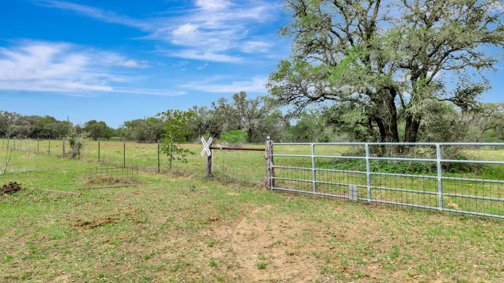 16297 State Highway 111 E Yoakum, TX 77995