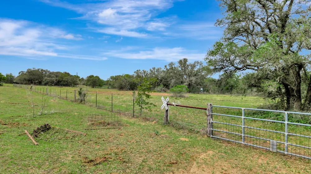 16297 State Highway 111 E Yoakum, TX 77995
