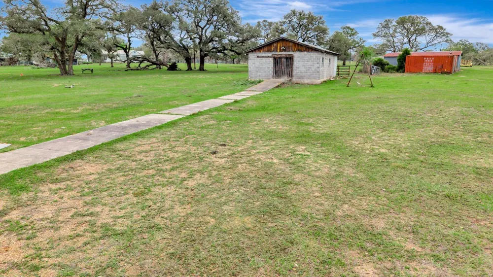 16297 State Highway 111 E Yoakum, TX 77995