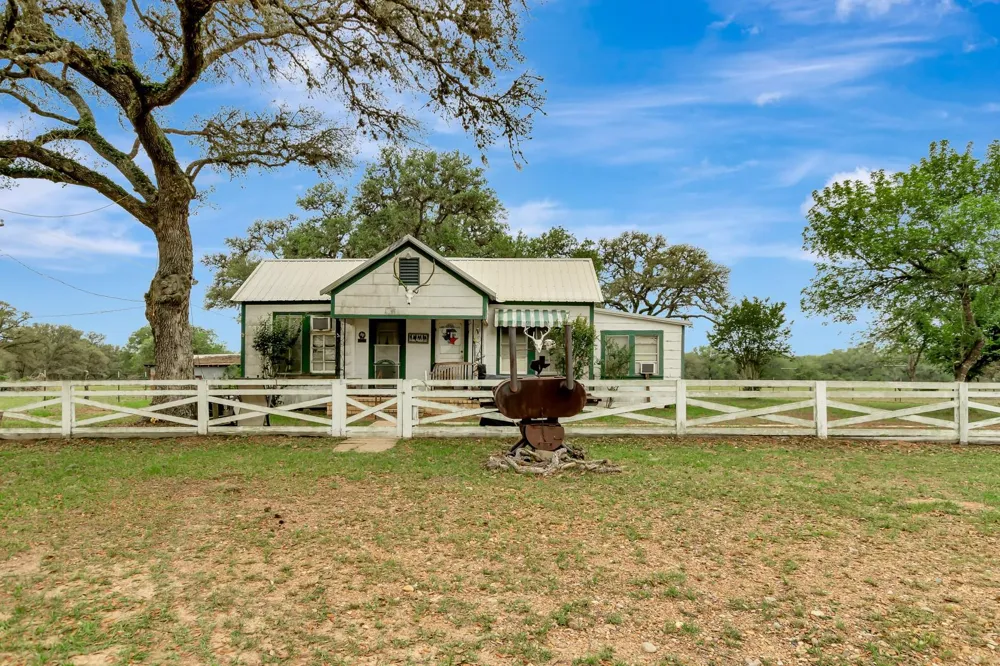 16297 State Highway 111 E Yoakum, TX 77995