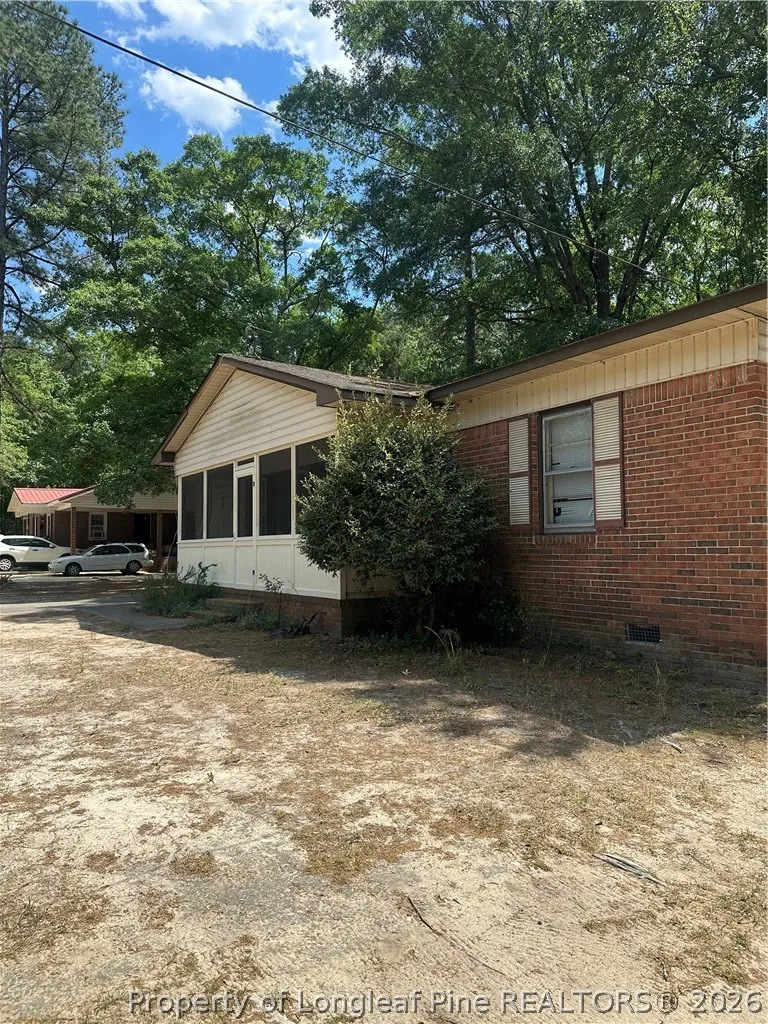 109 W Chestnut Street Maxton, NC 28364