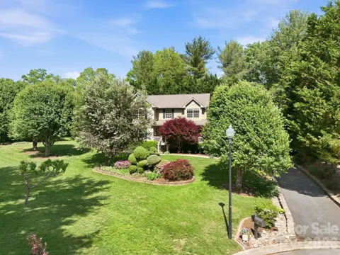 306 Woodview Court
