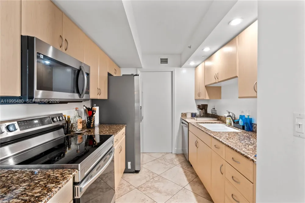 6917 Collins Ave #1609 Miami Beach, FL 33141
