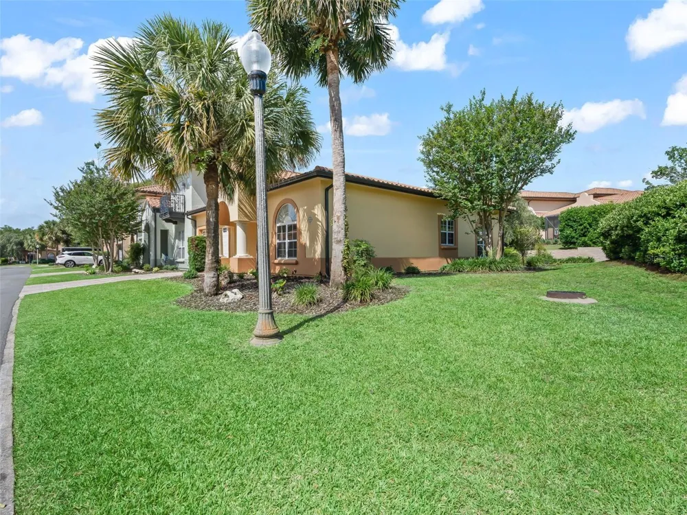 1256 AVENIDA DE LAS CASAS Lady Lake, FL 32159