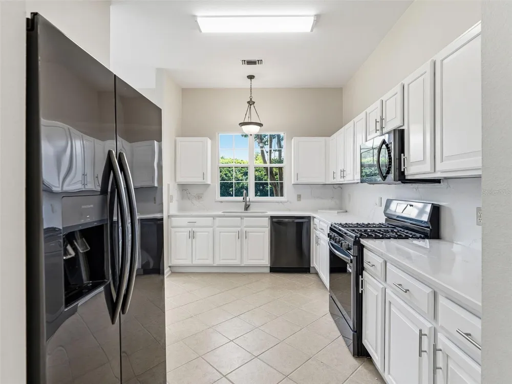 1256 AVENIDA DE LAS CASAS Lady Lake, FL 32159