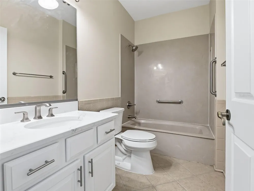 1256 AVENIDA DE LAS CASAS Lady Lake, FL 32159