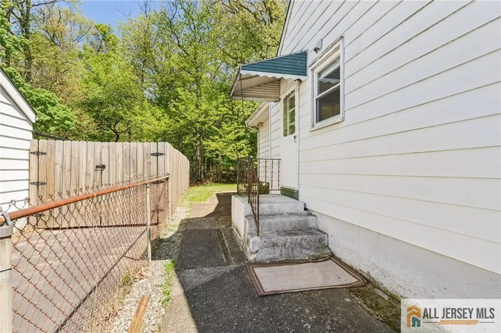 61 Wickom Avenue Hamilton, NJ 08690