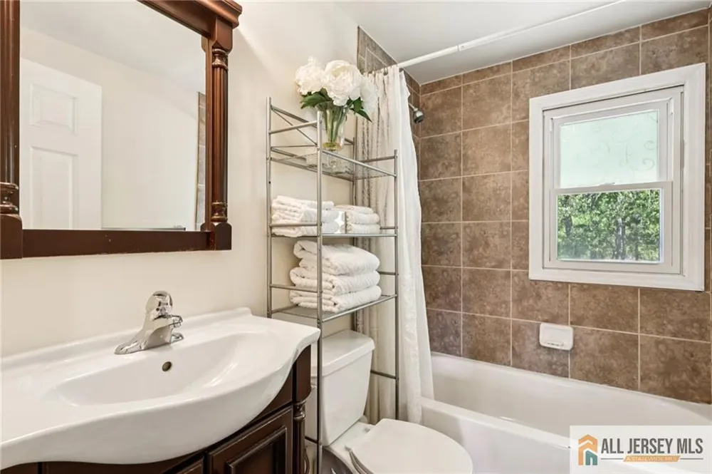 61 Wickom Avenue Hamilton, NJ 08690