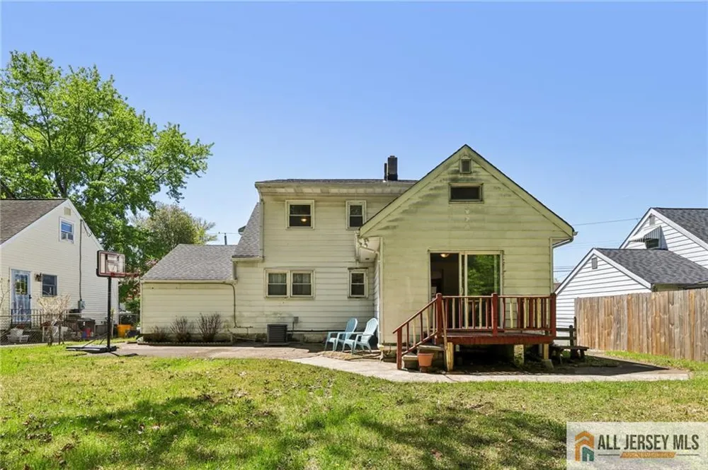 61 Wickom Avenue Hamilton, NJ 08690