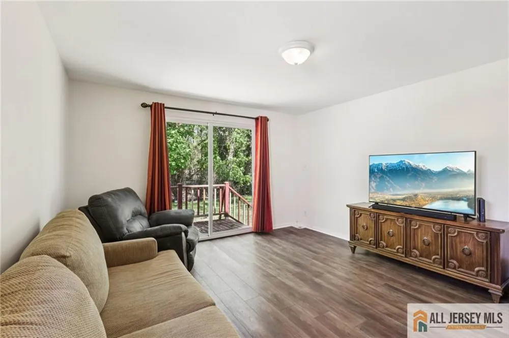 61 Wickom Avenue Hamilton, NJ 08690
