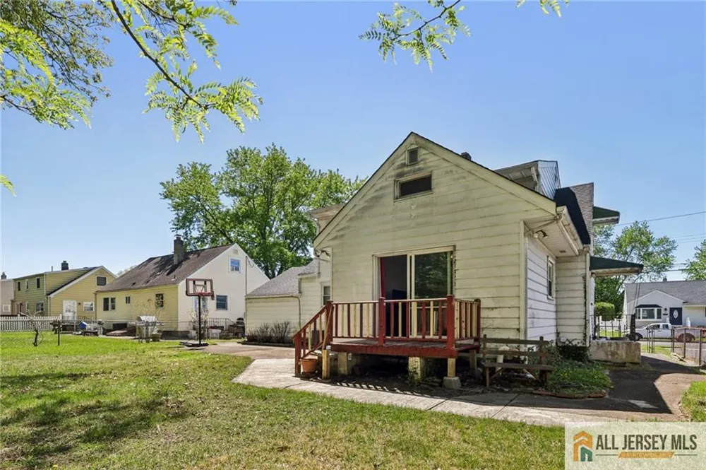 61 Wickom Avenue Hamilton, NJ 08690
