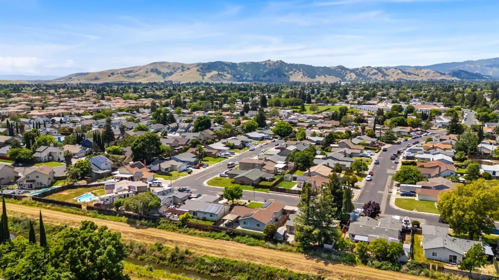 387 Colonial Circle Vacaville, CA 95687