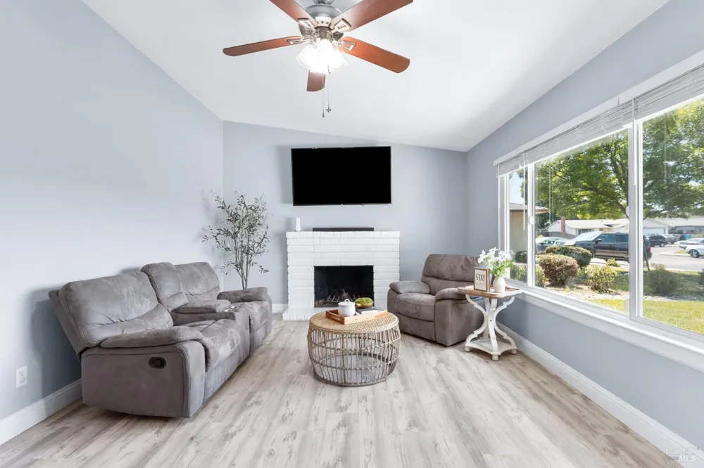 387 Colonial Circle Vacaville, CA 95687