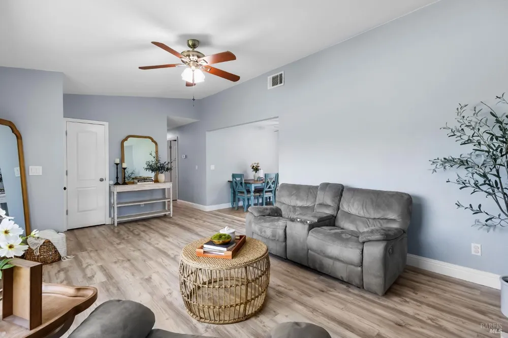 387 Colonial Circle Vacaville, CA 95687