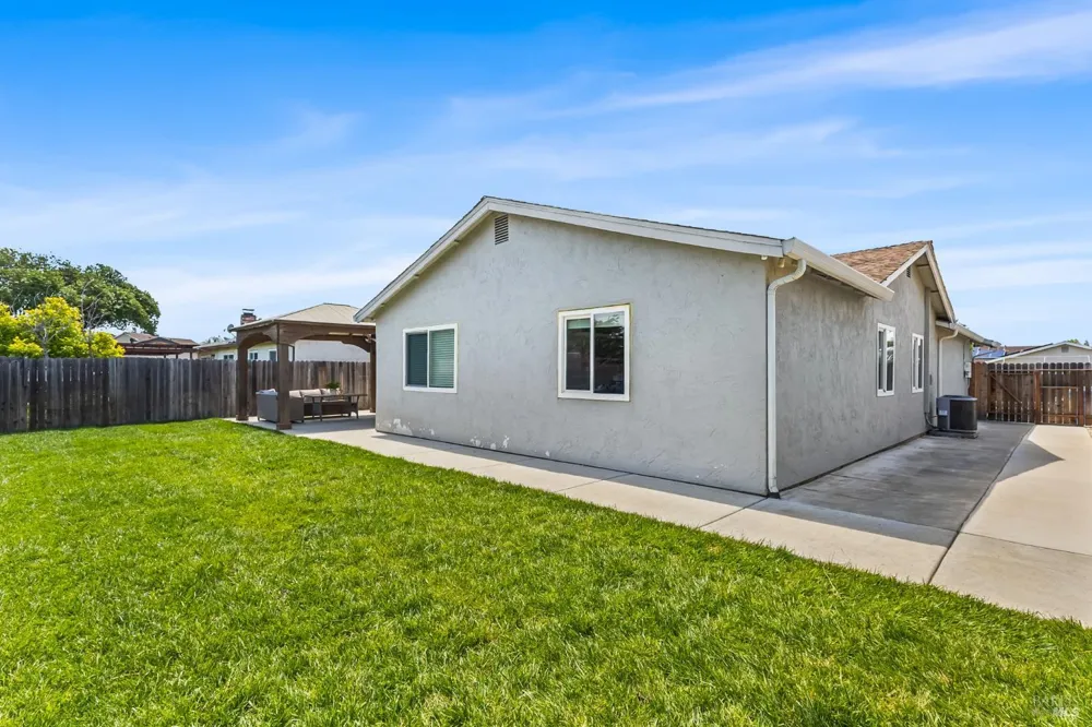 387 Colonial Circle Vacaville, CA 95687