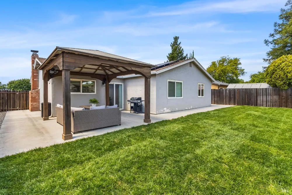 387 Colonial Circle Vacaville, CA 95687