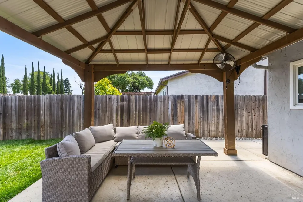 387 Colonial Circle Vacaville, CA 95687