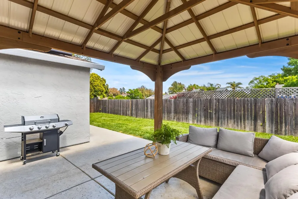 387 Colonial Circle Vacaville, CA 95687