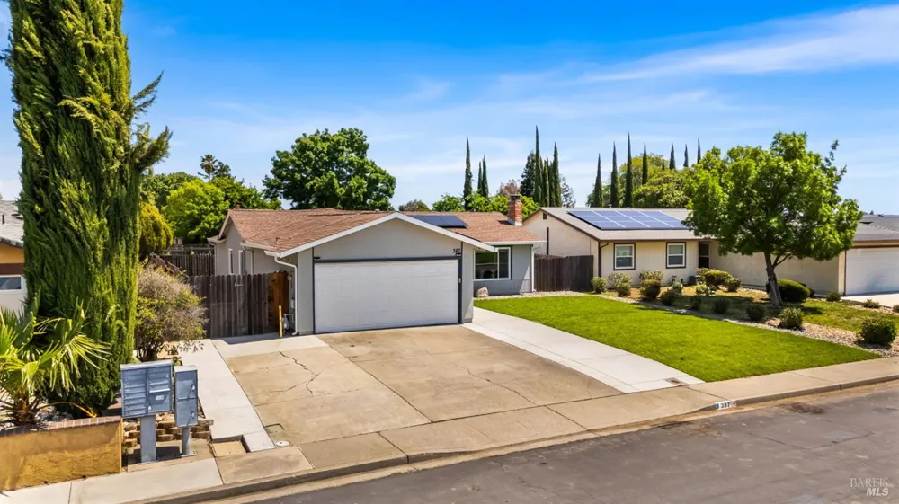 387 Colonial Circle Vacaville, CA 95687