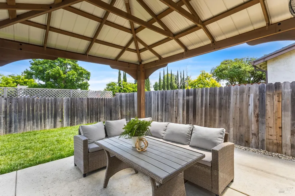 387 Colonial Circle Vacaville, CA 95687