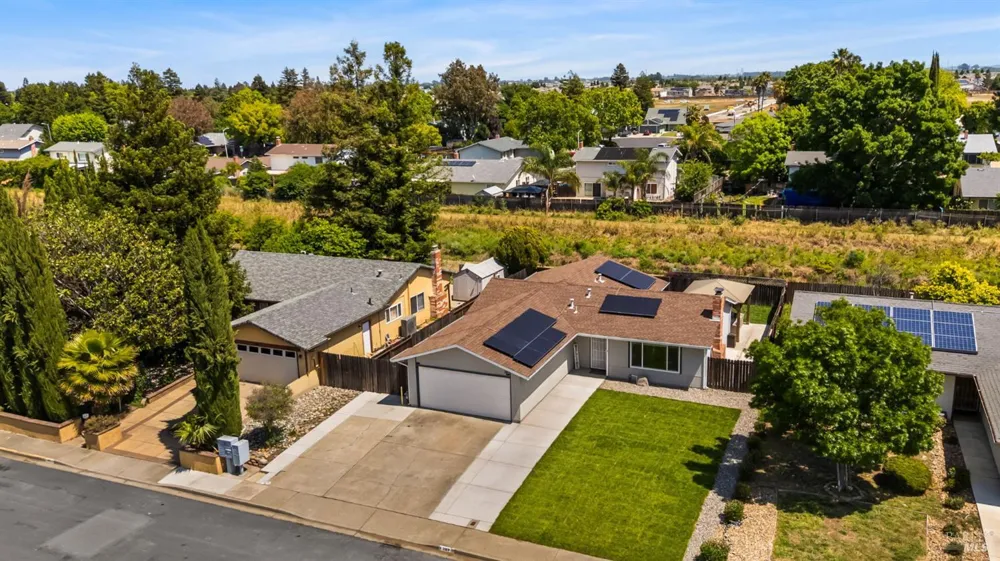387 Colonial Circle Vacaville, CA 95687