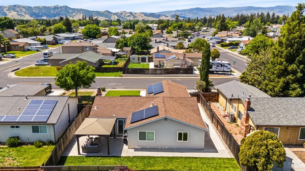 387 Colonial Circle Vacaville, CA 95687