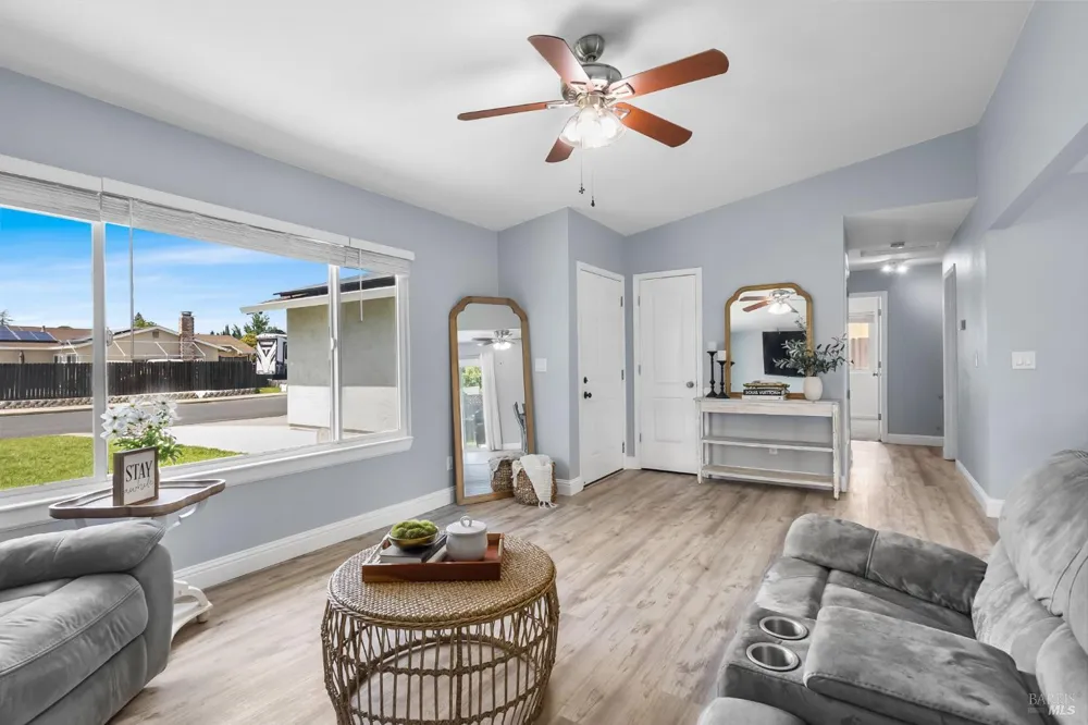 387 Colonial Circle Vacaville, CA 95687