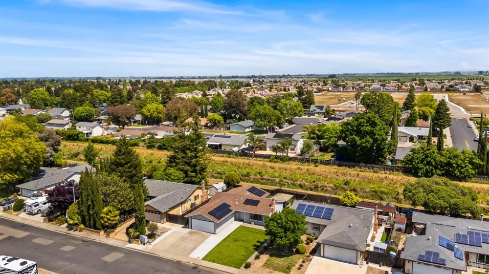 387 Colonial Circle Vacaville, CA 95687