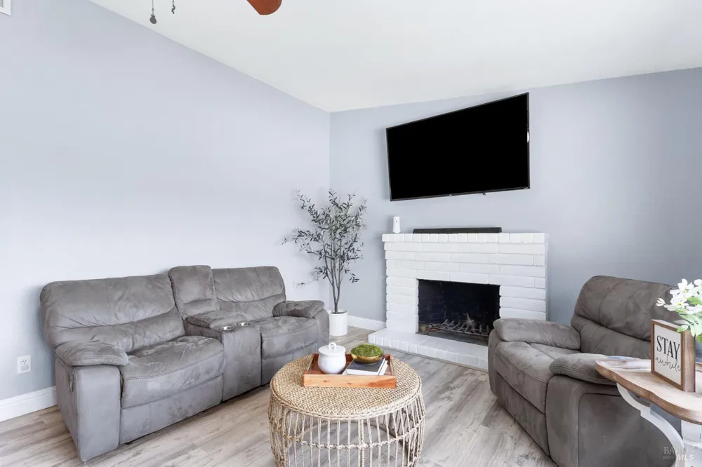 387 Colonial Circle Vacaville, CA 95687