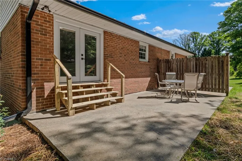 117 Kingswood Place Drive Walnut Cove, NC 27052