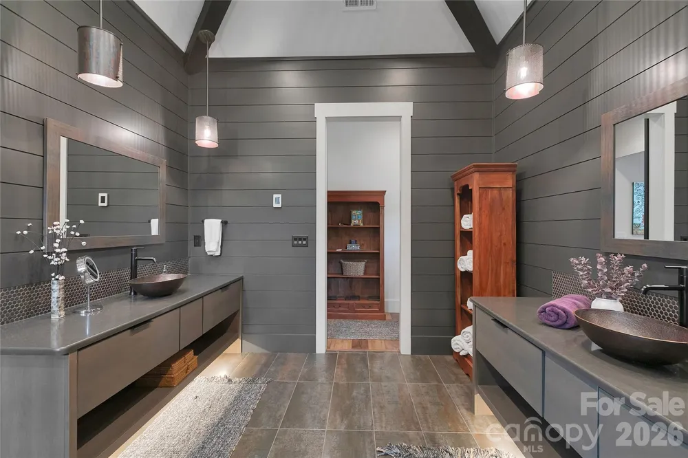 726 Ugugu Drive Brevard, NC 28712
