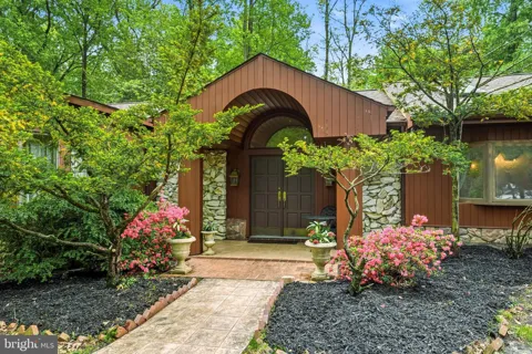 1112 WINDING DRIVE