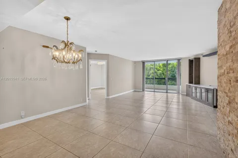 3500 Mystic Pointe Dr #302